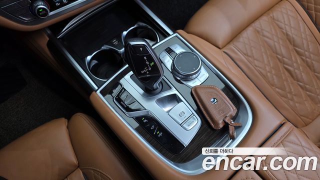 BMW 7 Series (G11) 730d xDrive Design Pure Excellence 2021 — фото 9