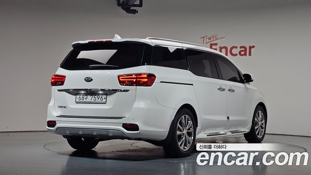Kia Carnival 9-Seater Prstige 2019 — фото 2