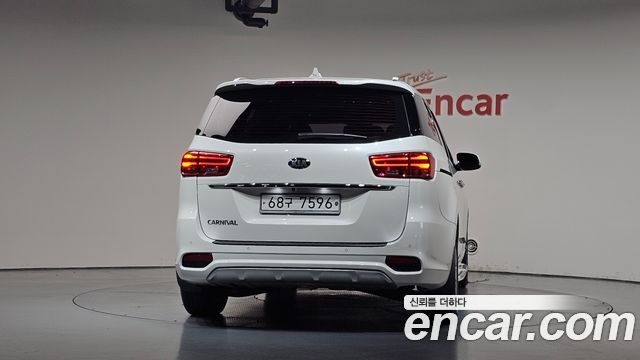 Kia Carnival 9-Seater Prstige 2019 — фото 4