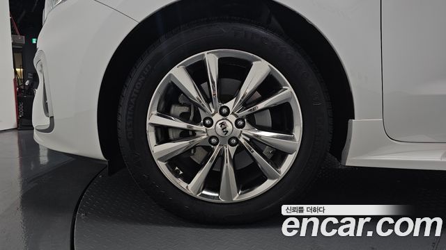 Kia Carnival 9-Seater Prstige 2019 — фото 5