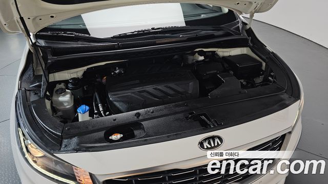 Kia Carnival 9-Seater Prstige 2019 — фото 6