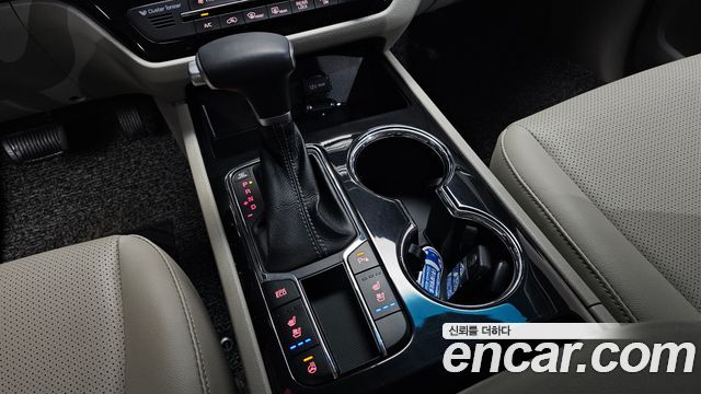 Kia Carnival 9-Seater Prstige 2019 — фото 9