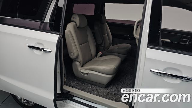Kia Carnival 9-Seater Prstige 2019 — фото 16