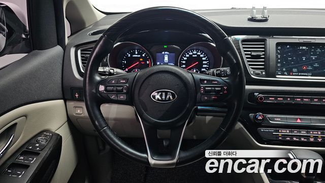 Kia Carnival 9-Seater Prstige 2019 — фото 17