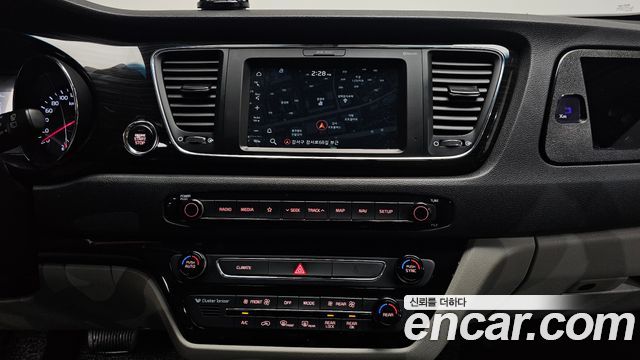 Kia Carnival 9-Seater Prstige 2019 — фото 18