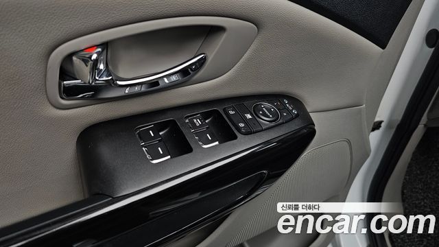 Kia Carnival 9-Seater Prstige 2019 — фото 21