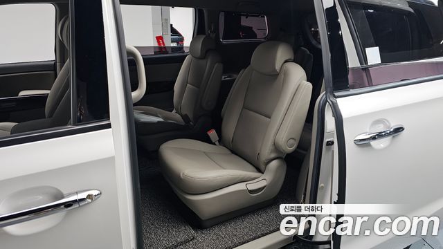 Kia Carnival 9-Seater Prstige 2019 — фото 32