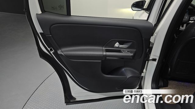 Mercedes-Benz GLB-Class (X247) GLB200 d 2021 — фото 25