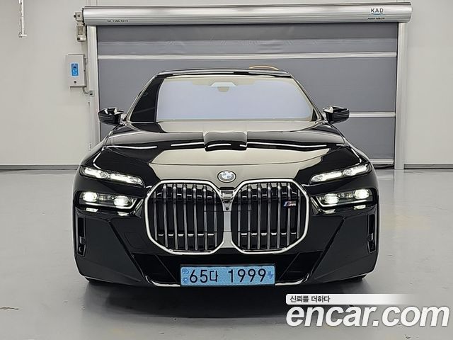 BMW i7 (G70) M70 xDrive 2024 — фото 2
