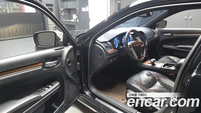 Chrysler 300C 3.6 Prestige 2013 — фото 10