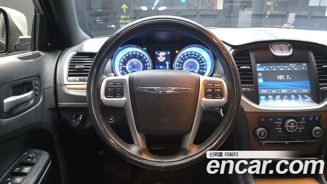 Chrysler 300C 3.6 Prestige 2013 — фото 17