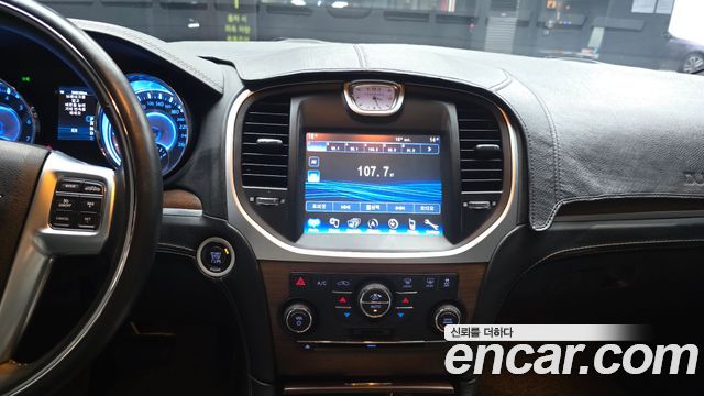 Chrysler 300C 3.6 Prestige 2013 — фото 18