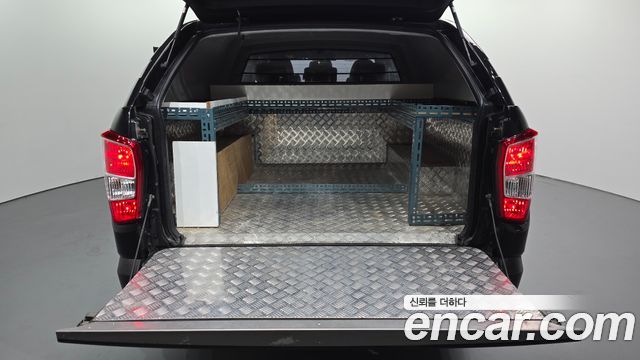 KG Mobility (SsangYong) Rexton Sports Khan Diesel 2.2 4WD Professional X (5-Link) 2019 — фото 15