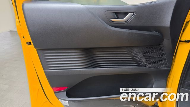Hyundai Staria EV Tourer 11-Seater Modern 2027 — фото 24