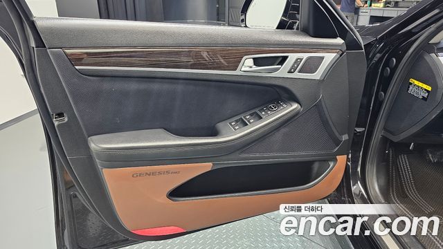 Genesis G80 3.3 GDI AWD Luxury 2018 — фото 24