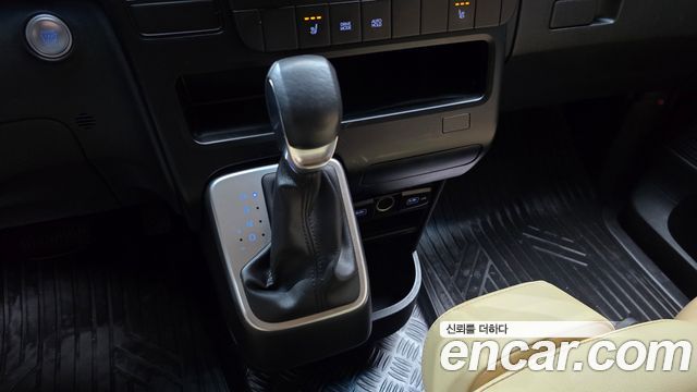 Hyundai Staria Tourer 11-Seater Modern 2022 — фото 9