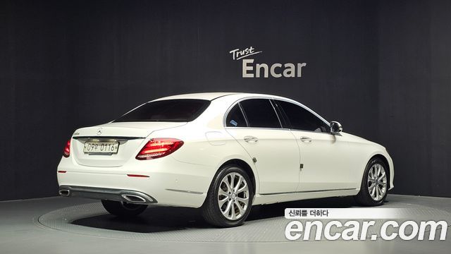Mercedes-Benz E-Class (W213) E220d Exclusive 2017 — фото 2