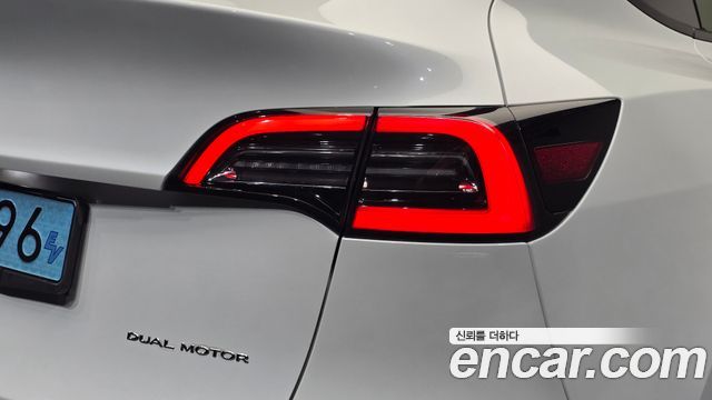 Tesla Model Y Long Range AWD 2022 — фото 29
