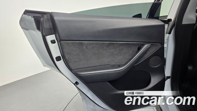 Tesla Model Y Long Range AWD 2022 — фото 31