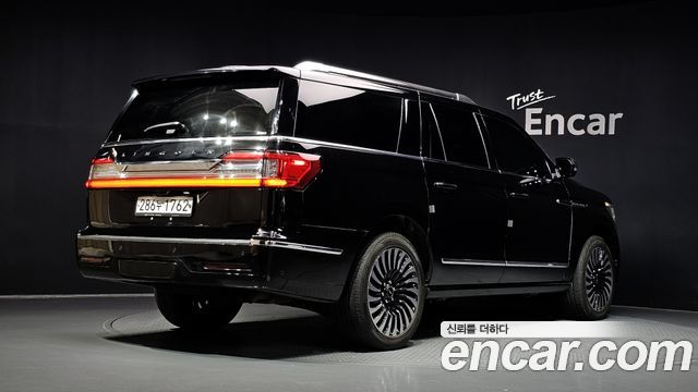 Lincoln Navigator (IV) 3.5L 2020 — фото 2