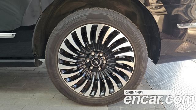 Lincoln Navigator (IV) 3.5L 2020 — фото 21