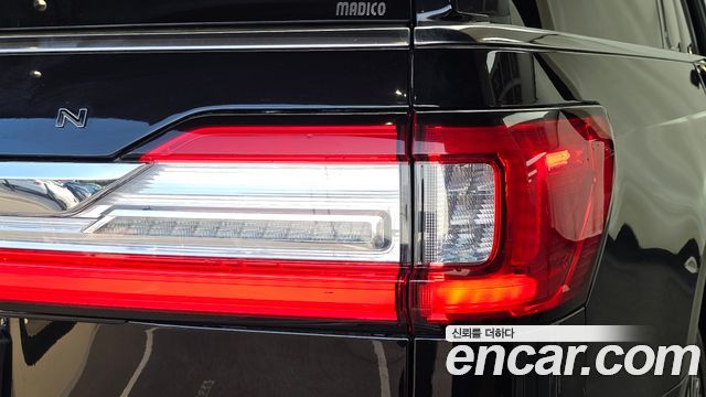 Lincoln Navigator (IV) 3.5L 2020 — фото 23