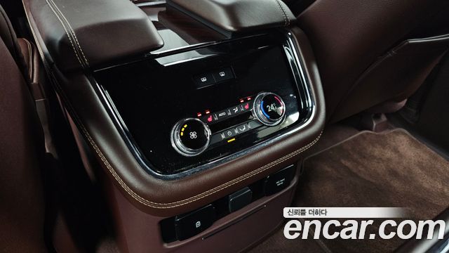 Lincoln Navigator (IV) 3.5L 2020 — фото 35