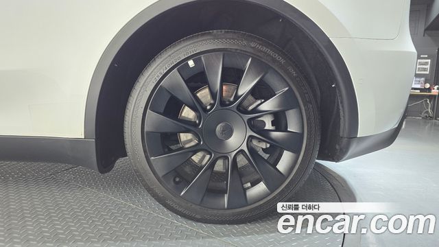 Tesla Model Y Long Range AWD 2022 — фото 27