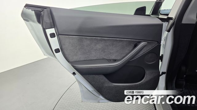 Tesla Model Y Long Range AWD 2022 — фото 31