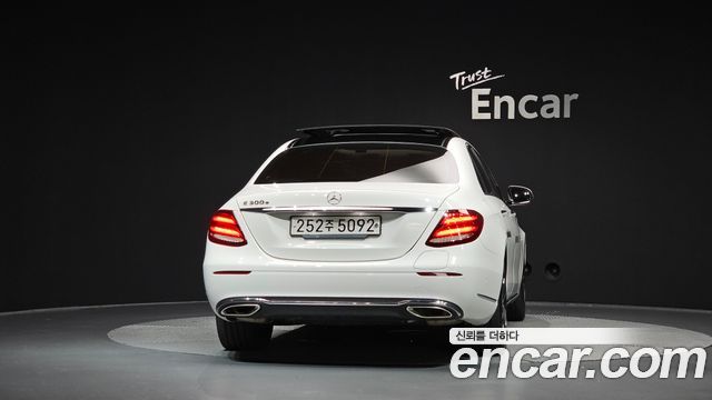 Mercedes-Benz E-Class (W213) E300e Exclusive 2019 — фото 4