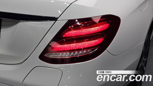 Mercedes-Benz E-Class (W213) E300e Exclusive 2019 — фото 23