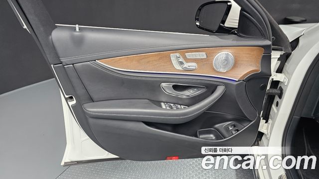 Mercedes-Benz E-Class (W213) E300e Exclusive 2019 — фото 24