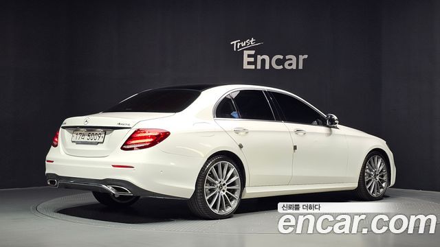 Mercedes-Benz E-Class (W213) E300 4MATIC AMG Line 2017 — фото 2