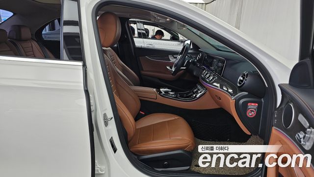 Mercedes-Benz E-Class (W213) E300 4MATIC AMG Line 2017 — фото 11