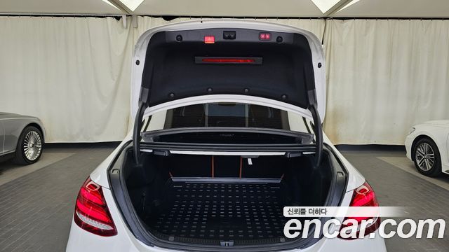 Mercedes-Benz E-Class (W213) E300 4MATIC AMG Line 2017 — фото 20