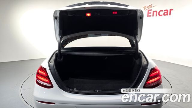 Mercedes-Benz E-Class (W213) E220d Exclusive 2018 — фото 21