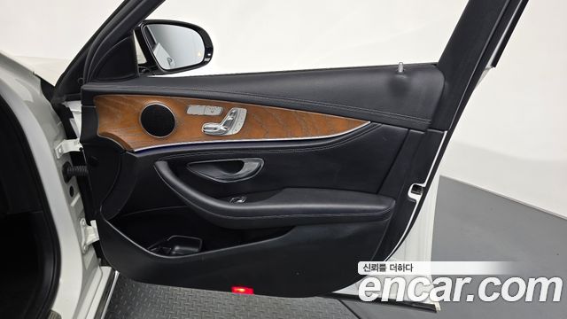 Mercedes-Benz E-Class (W213) E220d Exclusive 2018 — фото 30