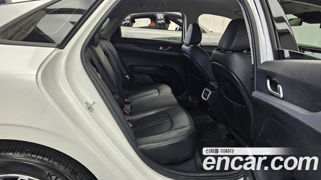 Kia K5 (III) 2.0 Prestige 2023 — фото 12