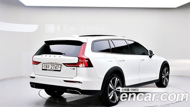 Volvo V60 Cross Country (II) T5 Pro AWD 2019 — фото 3
