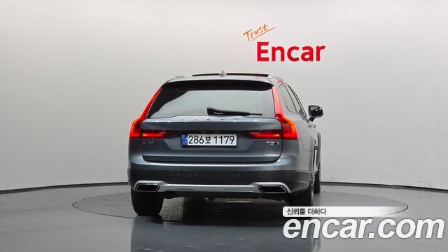 Volvo V90 Cross Country T5 Pro AWD 2018 — фото 4