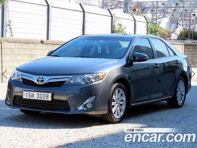 Toyota Camry 2.5 XLE 2013 — фото 2