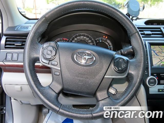 Toyota Camry 2.5 XLE 2013 — фото 8