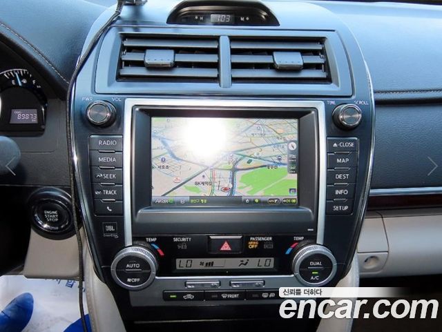 Toyota Camry 2.5 XLE 2013 — фото 18
