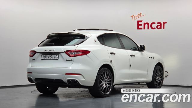 Maserati Levante 3.0 S AWD Sport 2017 — фото 2