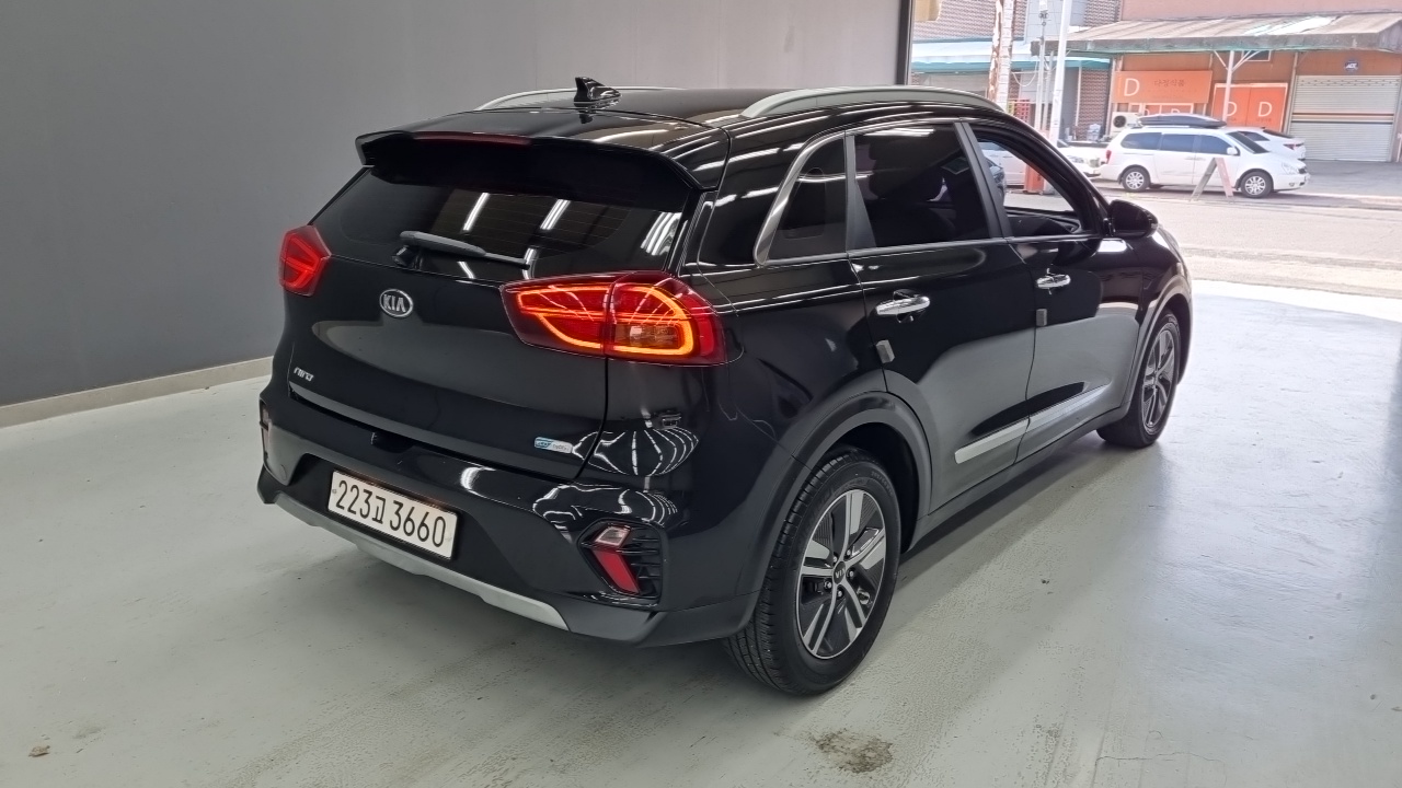 Kia Niro 1.6 HEV Noblesse Special 2021 — фото 2
