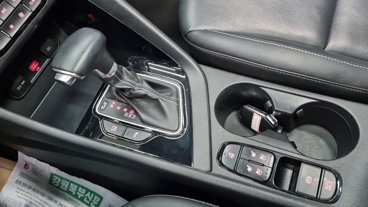 Kia Niro 1.6 HEV Noblesse Special 2021 — фото 9