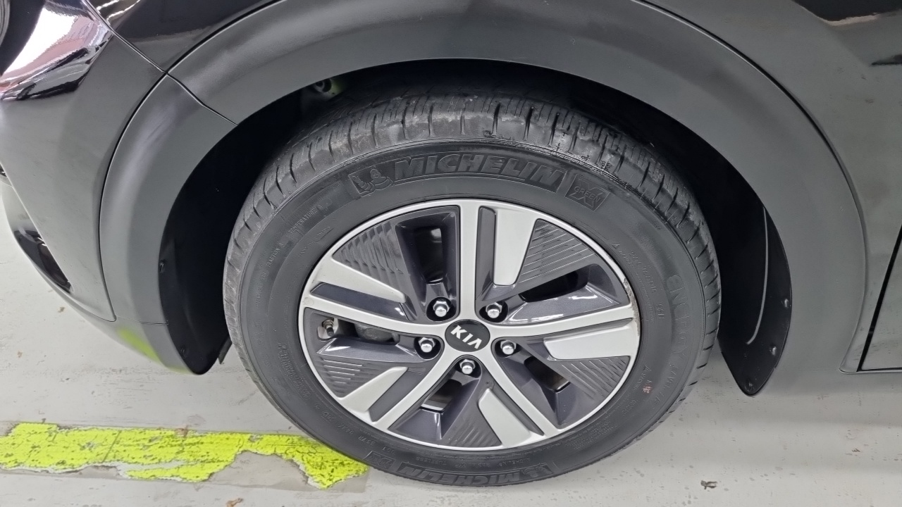 Kia Niro 1.6 HEV Noblesse Special 2021 — фото 22