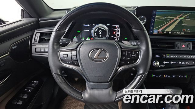 Lexus ES300h (VII) Executive 2023 — фото 16