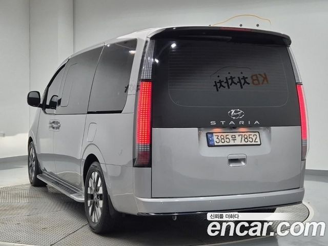 Hyundai Staria L3.5 Lounge 7-Seater Inspiration 2024 — фото 2