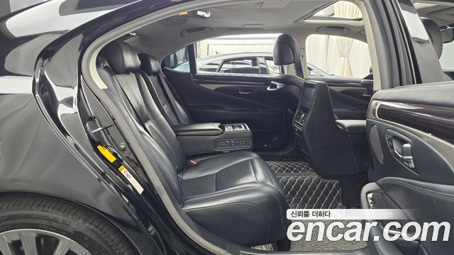 Lexus LS600hL 5-Seats Ottoman XF40 2014 — фото 12